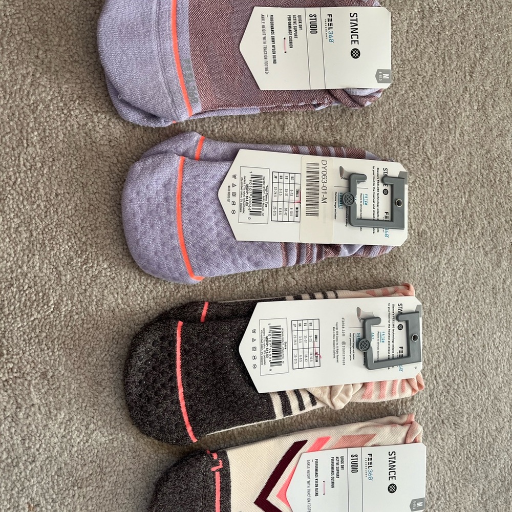 Set of 4 women’s Stance studio socks with grippers - Picture 2 of 3